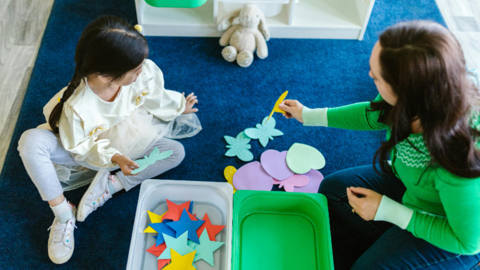 Revisión internacional advierte falta de evidencia en terapias alternativas para el autismo